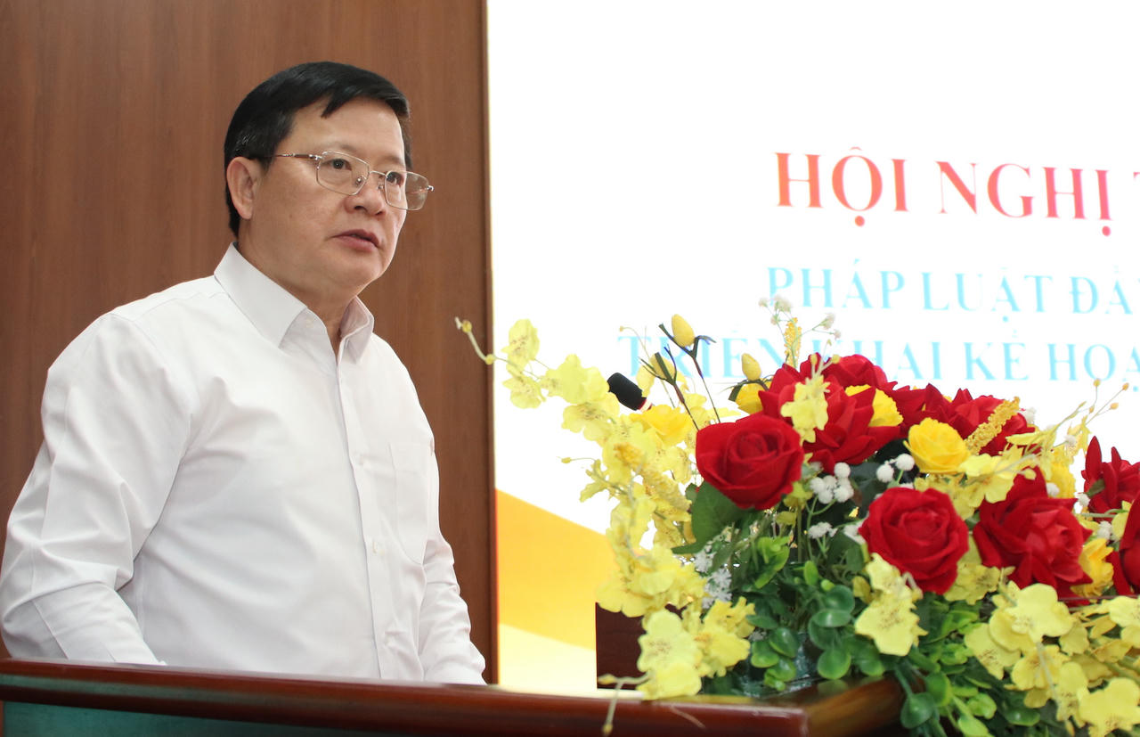 Thứ trưởng Bộ Tư pháp Mai Lương Khôi phát biểu chỉ đạo tại Hội nghị. Ảnh: Mai Long.