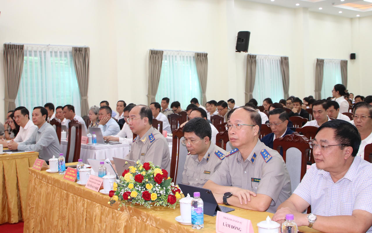 Thứ trưởng Bộ Tư pháp Mai Lương Khôi dự và chỉ đạo Hội nghị tập huấn, quán triệt pháp luật đầu tư công