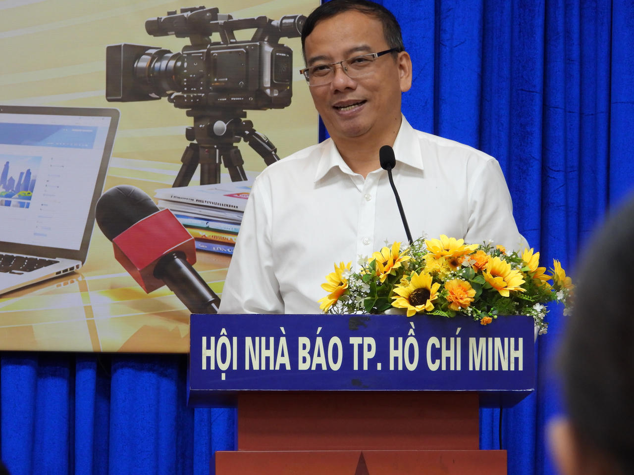 Ông Nguyễn Minh Hải, Trưởng phòng Tuyên truyền, Báo chí - Xuất bản, Ban Tuyên giáo Thành ủy TP HCM phát biểu và ghi nhận sự đóng góp của các cơ quan báo chí. (Ảnh: Xuân Sang)