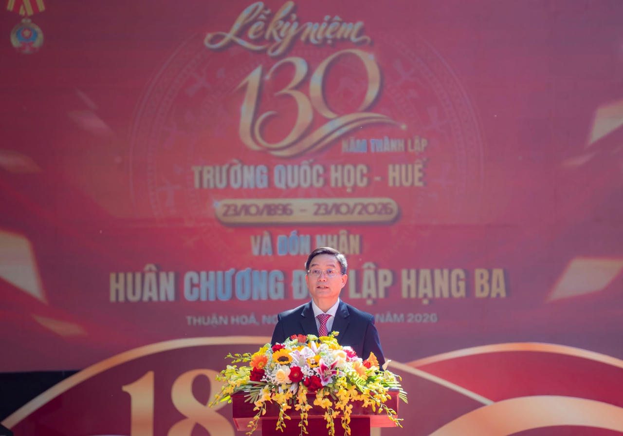 Ông Nguyễn Đình Trung, UVTW Đảng, Bí thư Thành ủy Huế, Trưởng Đoàn ĐBQH thành phố phát biểu tại buổi lễ. (Ảnh: UBND TP Huế)
