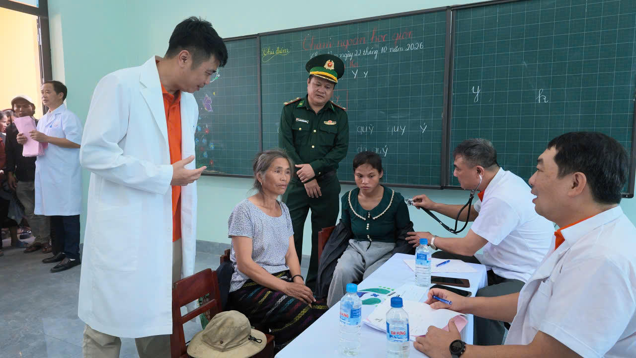 Ấm tình hữu nghị Việt Nam - Lào nơi biên giới Quảng Trị