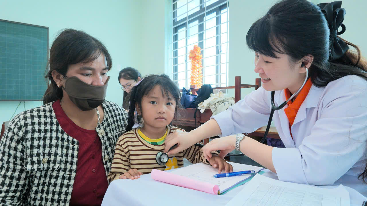 Ấm tình hữu nghị Việt Nam - Lào nơi biên giới Quảng Trị