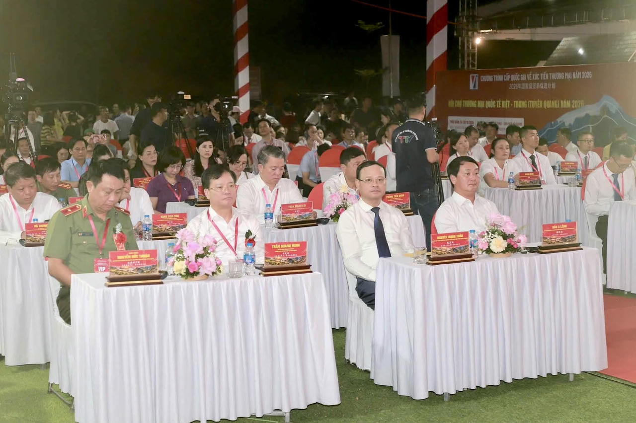 Các đại biểu tham dự tại buổi lễ. (Ảnh: BTQ)