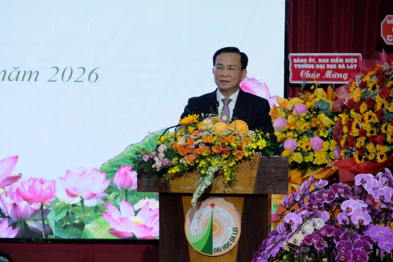 Chủ tịch Lâm Đồng Hồ Văn Mười khẳng định địa phương tiếp tục đồng hành cùng nhà trường, thúc đẩy kết nối với các sở, ngành, địa phương và doanh nghiệp. Ảnh: D.N.