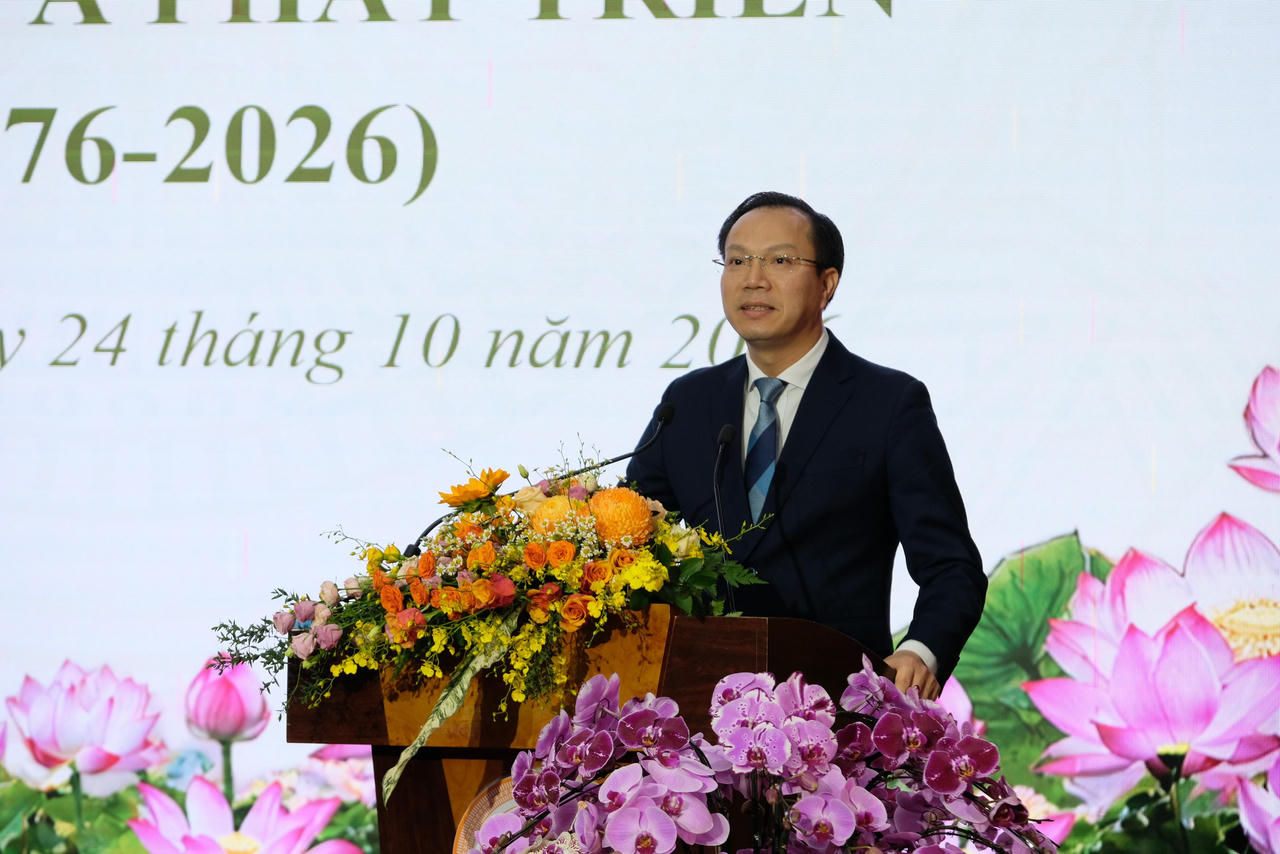 Thứ trưởng Bộ GD&ĐT Đoàn Trung Kiên ghi nhận, biểu dương những kết quả Trường Đại học Đà Lạt đạt được. Ảnh: D.N.