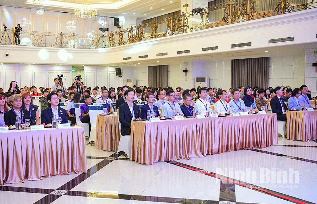 Các đại biểu dự lễ trao giải. Ảnh: Báo Ninh Bình