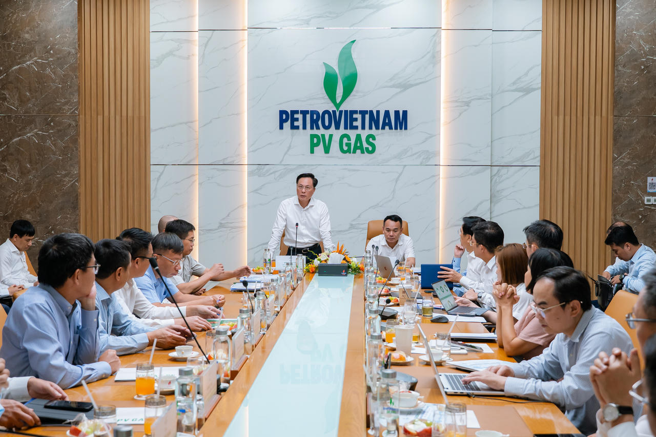 Ông Bùi Minh Tiến – Chủ tịch HĐQT PV GAS phát biểu chỉ đạo tại buổi làm việc.