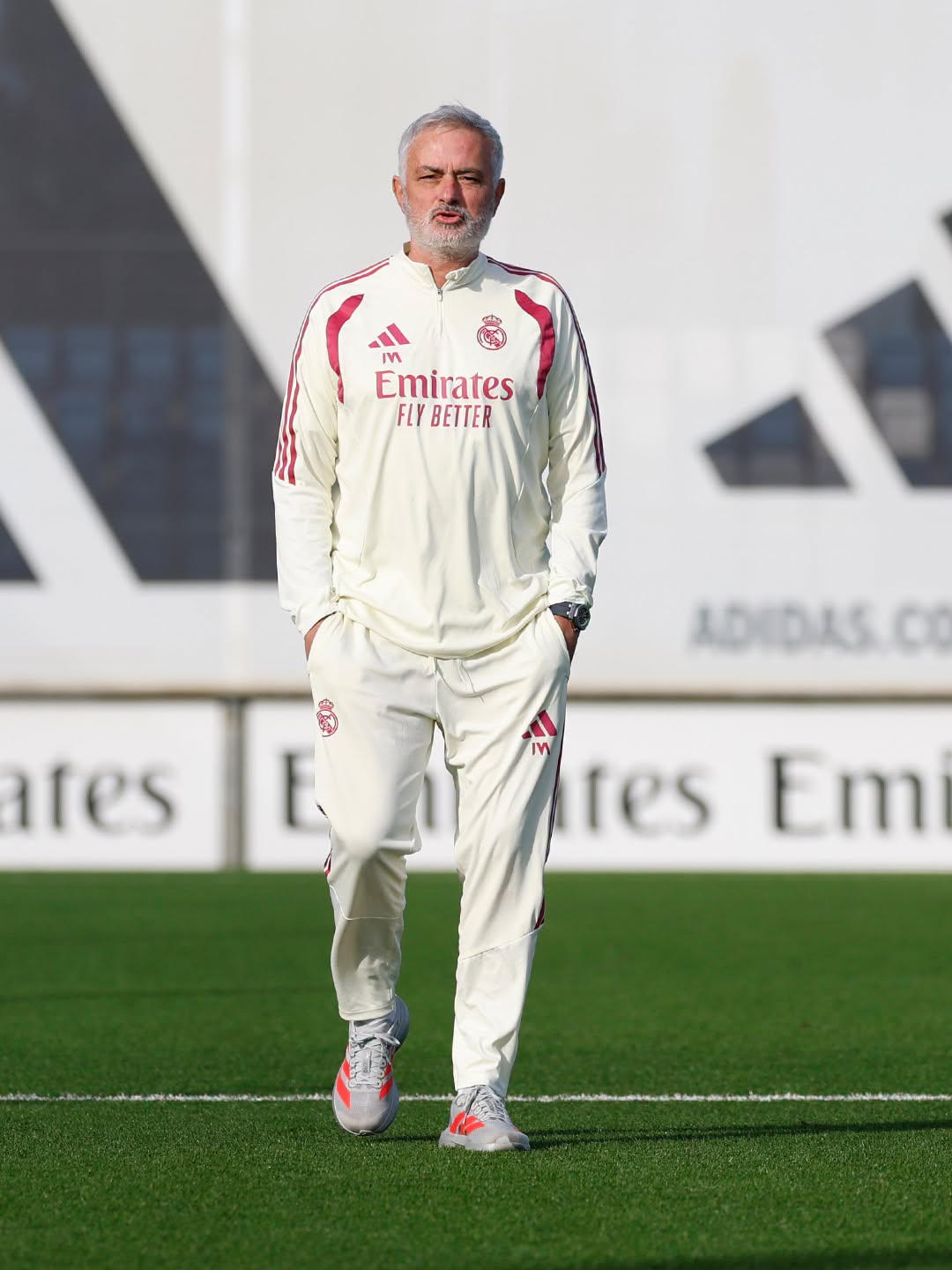 HLV José Mourinho cho rằng, những trận đấu như thế này mang tính chất đặc biệt và kết quả trước đó không quyết định điều gì khi bóng bắt đầu lăn (Ảnh: R.M)