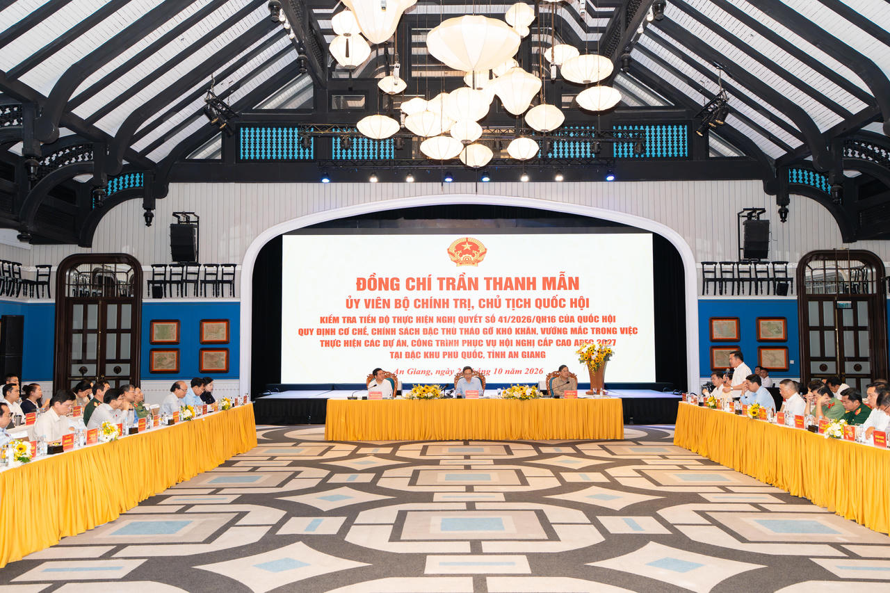 Quang cảnh buổi làm việc. Ảnh: Khánh Thùy
