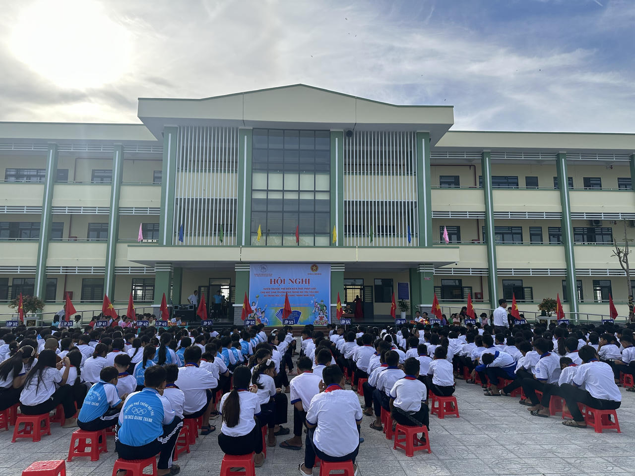 Tiểu đoàn 519 tuyên truyền pháp luật cho 2.300 học sinh trên tuyến biên giới An Giang