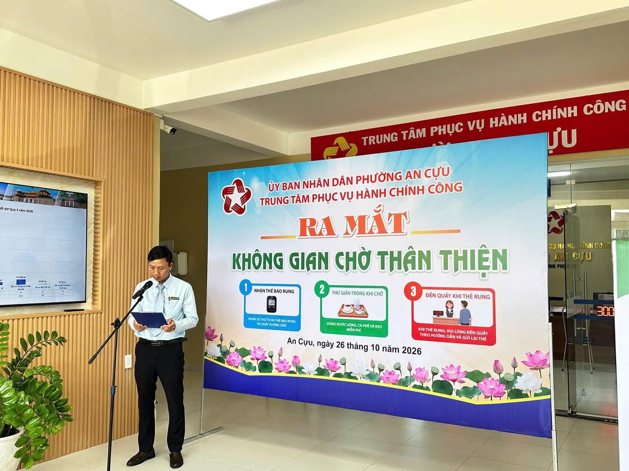 Đồng chí Phan Đăng Phú Khánh, Quyền Giám đốc Trung tâm Phục vụ hành chính công phường An Cựu phát biểu khai mạc tại buổi ra mắt. (Ảnh: UBND phường An Cựu)