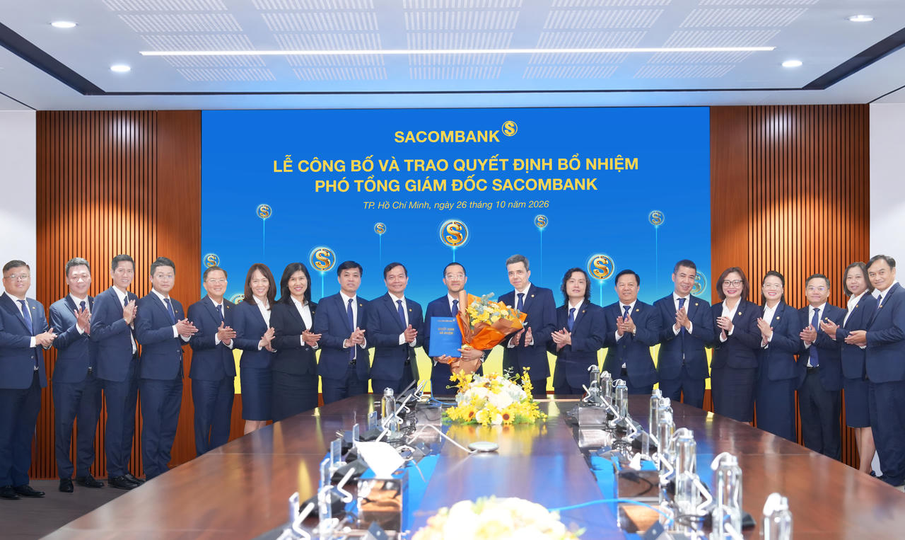  Ban Lãnh đạo Ngân hàng chúc mừng tân Phó Tổng giám đốc