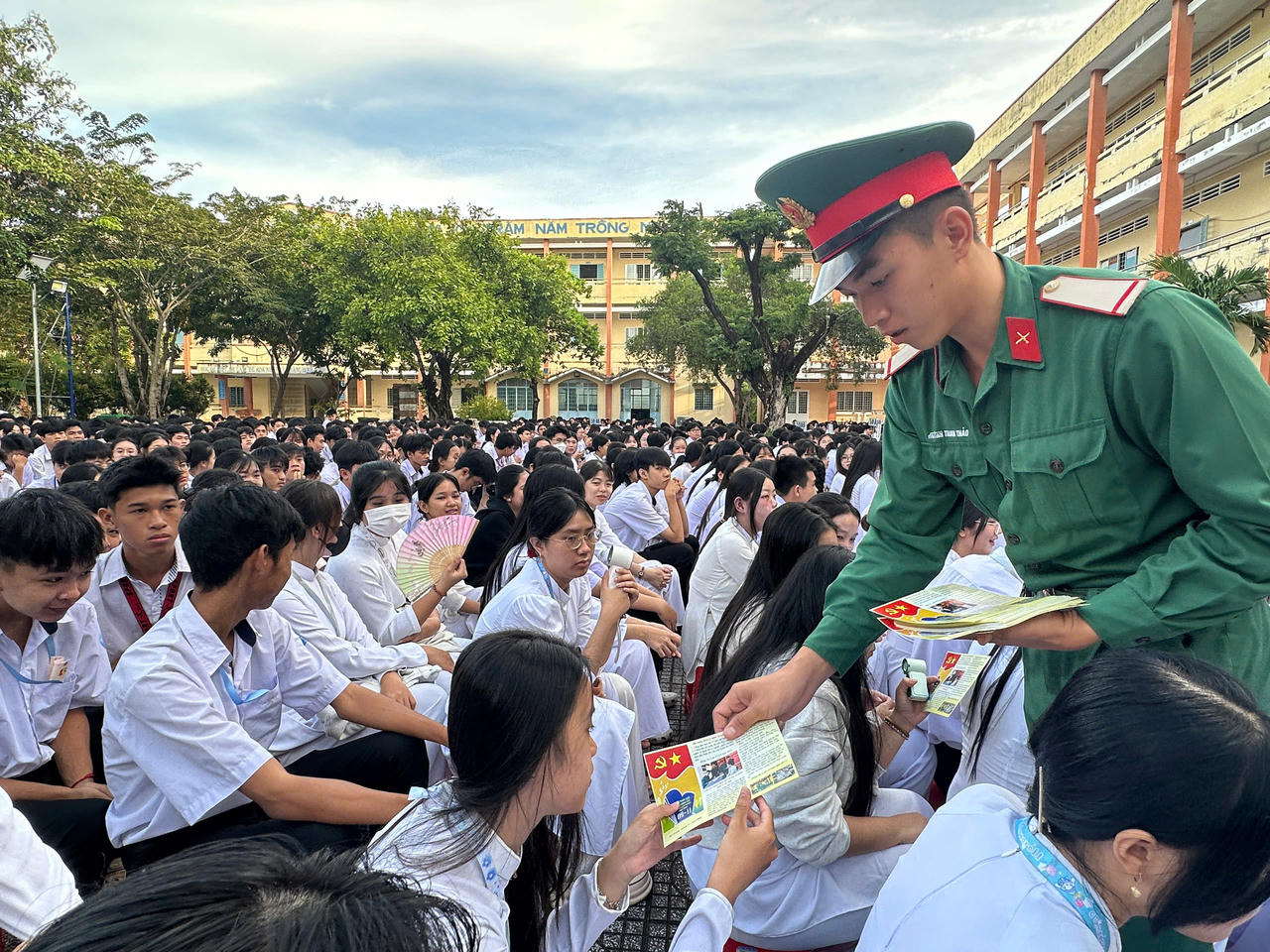 Tiểu đoàn 519 tuyên truyền pháp luật cho 2.300 học sinh trên tuyến biên giới An Giang