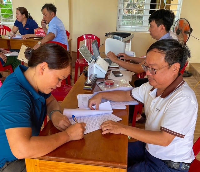Đây là hướng đi cần thiết để xây dựng nền hành chính hiện đại, minh bạch, lấy người dân làm trung tâm (Ảnh: Trần Tuyền).