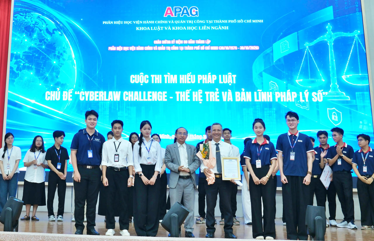 5 sinh viên được lựa chọn đại diện Phân hiệu tham gia Cuộc thi Tìm hiểu pháp luật năm 2026 tại Hà Nội. Ảnh: TU