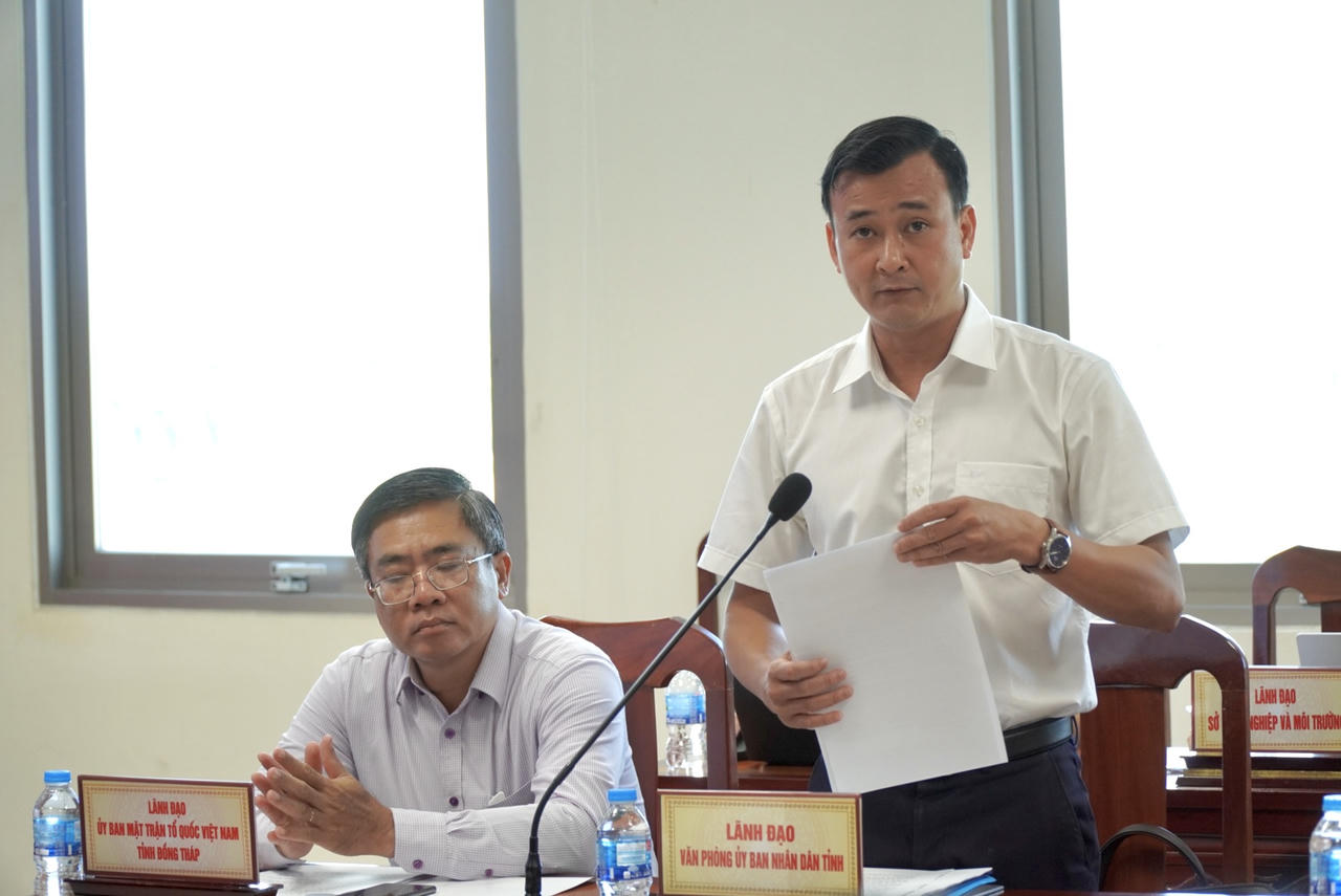 Ông Nguyễn Phi Đa - Chánh Văn phòng UBND tỉnh Đồng Tháp thông tin tại buổi họp giao ban báo chí tháng 10/2026. Ảnh: Kim Ngân