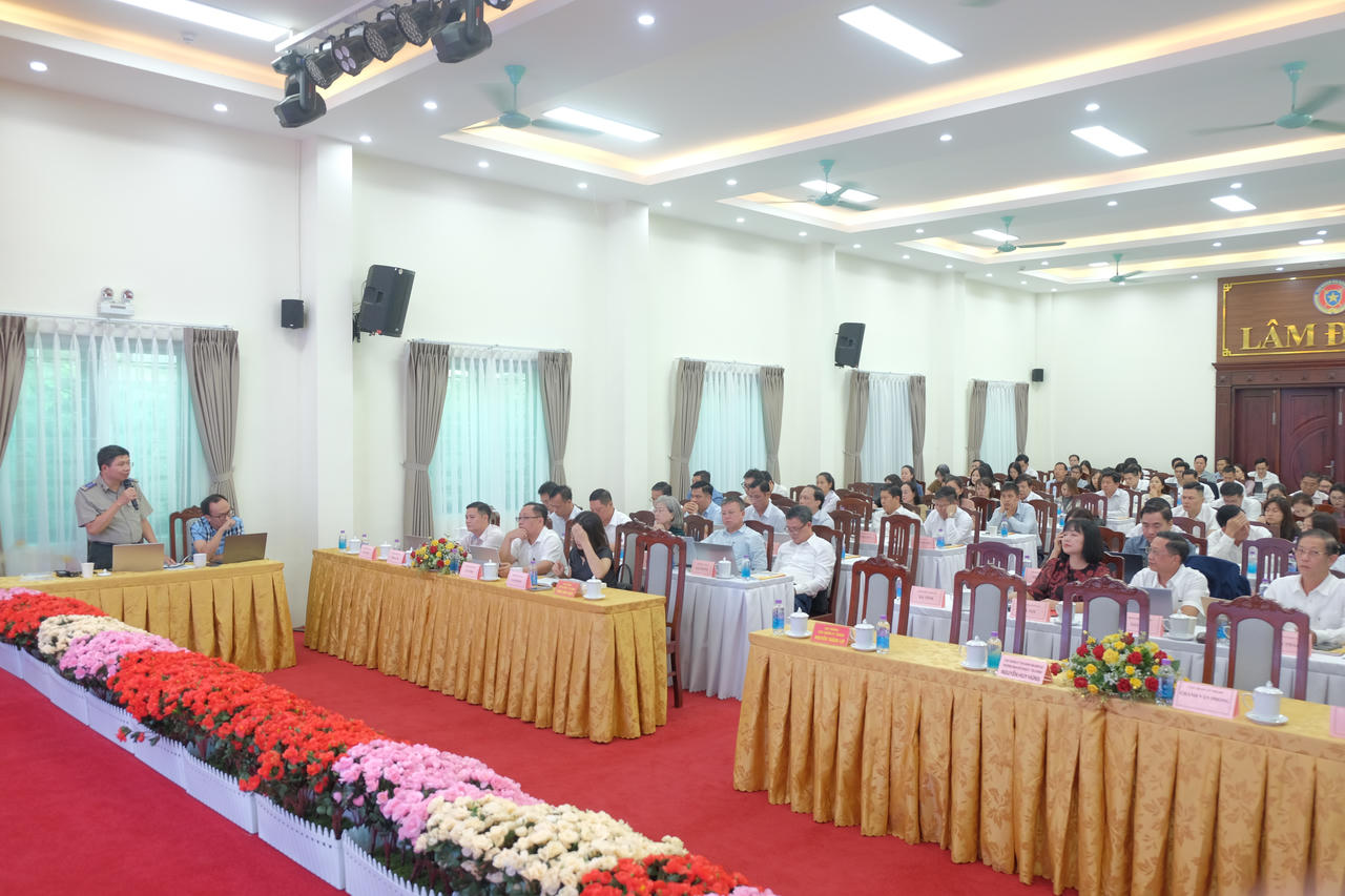 Đồng chí Nguyễn Huy Hùng - Trưởng ban Ban Kế hoạch - Tài chính, Cục QLTHADS trình bày chuyên đề triển khai dự án đầu tư công. Ảnh Thu Nguyễn.