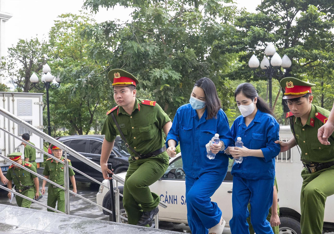 Dẫn giải Mr Pips, Shark Bình và 186 bị cáo khác đến tòa