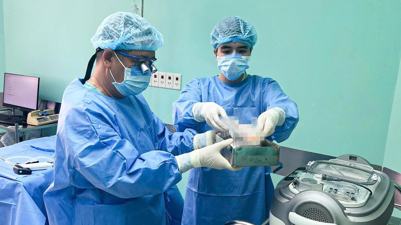 Thành công của hai ca ghép cho thấy vai trò quan trọng của công nghệ LifePort trong bảo quản thận, đặc biệt khi tiếp nhận nguồn tạng từ các địa phương cách xa trung tâm ghép. (Ảnh: BVCC) 