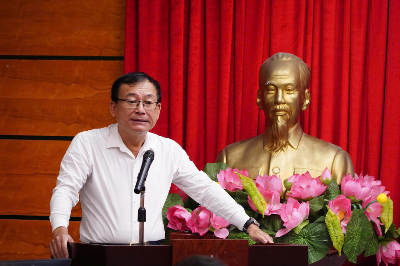 PGS.TS. Nguyễn Quang Tuyến - Trưởng khoa Khoa Pháp luật kinh tế phát biểu tại Hội thảo.