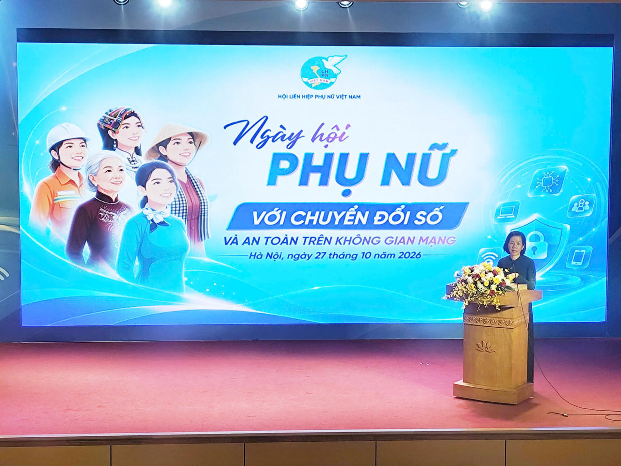  Phó Chủ tịch Hội LHPN Việt Nam Nguyễn Thị Minh Hương phát biểu khai mạc sự kiện. (Ảnh PV).