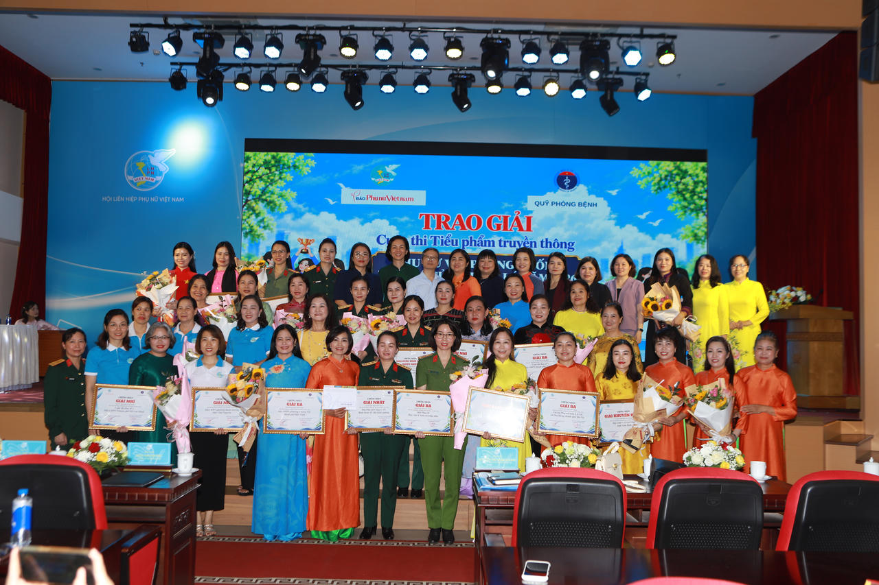 Trao giải Cuộc thi tiểu phẩm truyền thông “Phụ nữ với phòng, chống tác hại của thuốc lá” năm 2026. (Ảnh: P.V)