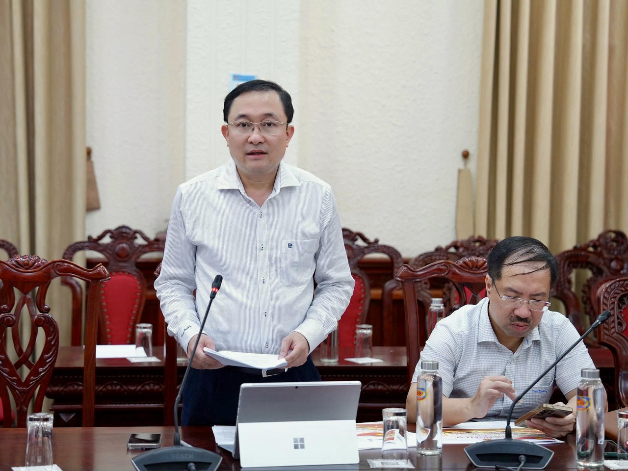 Phó Cục trưởng Cục Phổ biến, giáo dục pháp luật và Trợ giúp pháp lý  Phan Hồng Nguyên báo cáo.