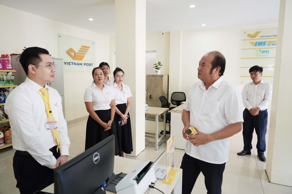 Khảo sát các điểm thí điểm cung cấp dịch vụ công qua mạng bưu chính tại TP Huế 