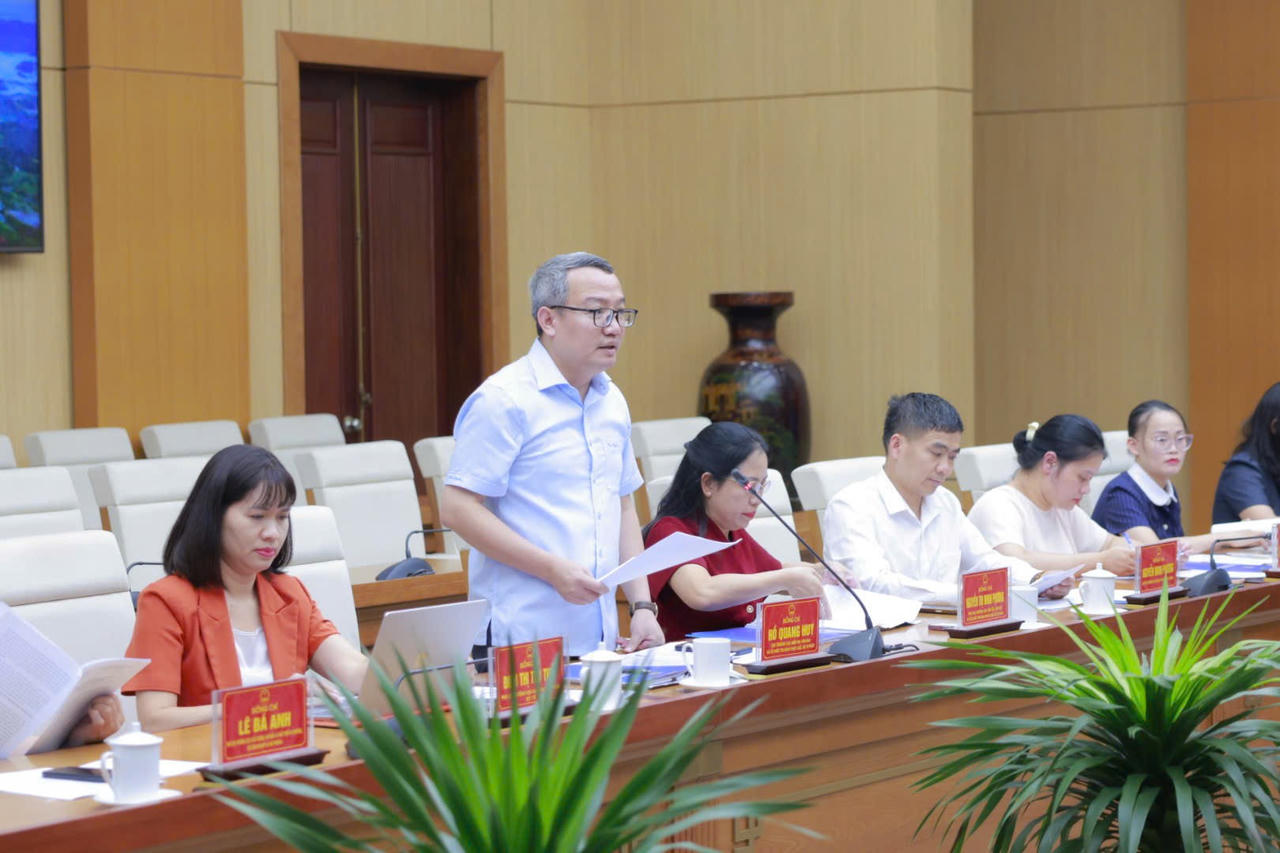 Trưởng đoàn công tác đề nghị UBND tỉnh Phú Thọ tiếp tục kiện toàn nhân lực, bố trí kinh phí, cơ sở vật chất và đẩy mạnh ứng dụng công nghệ thông tin phục vụ công tác tổ chức thi hành pháp luật. Ảnh: Ngọc Phúc 