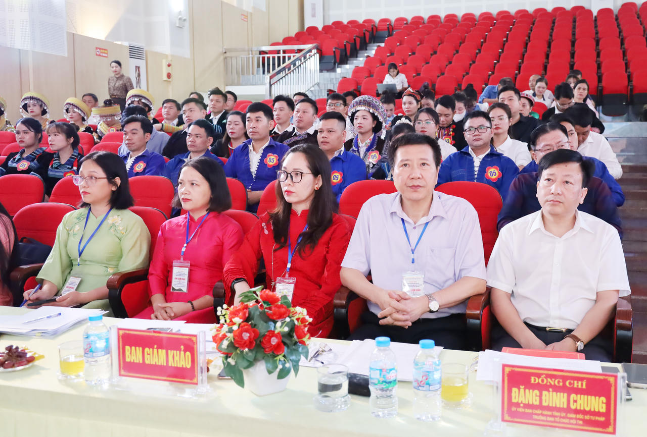 Các đại biểu tham dự Hội thi (Ảnh: laocai.gov.vn).