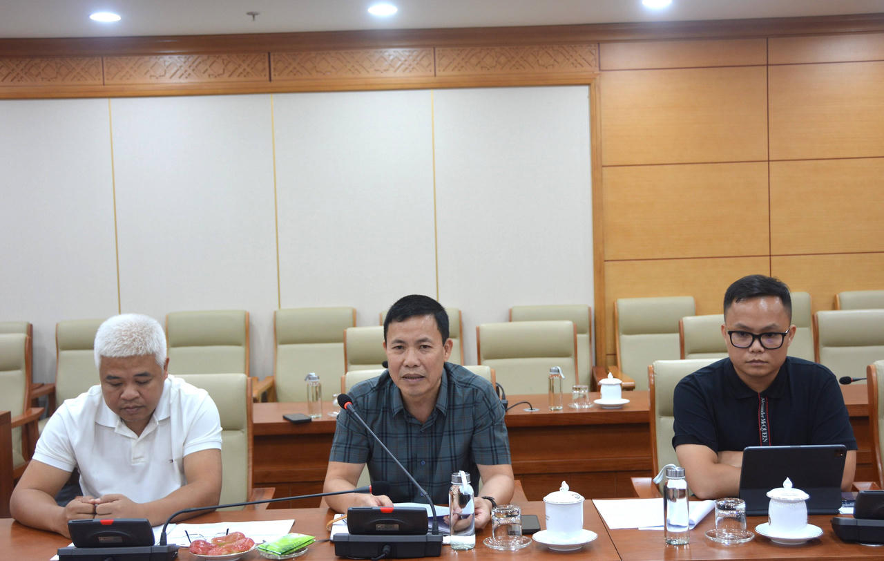 Đại diện doanh nghiệp nêu ý kiến tại buổi làm việc. Ảnh: caobang.gov.vn