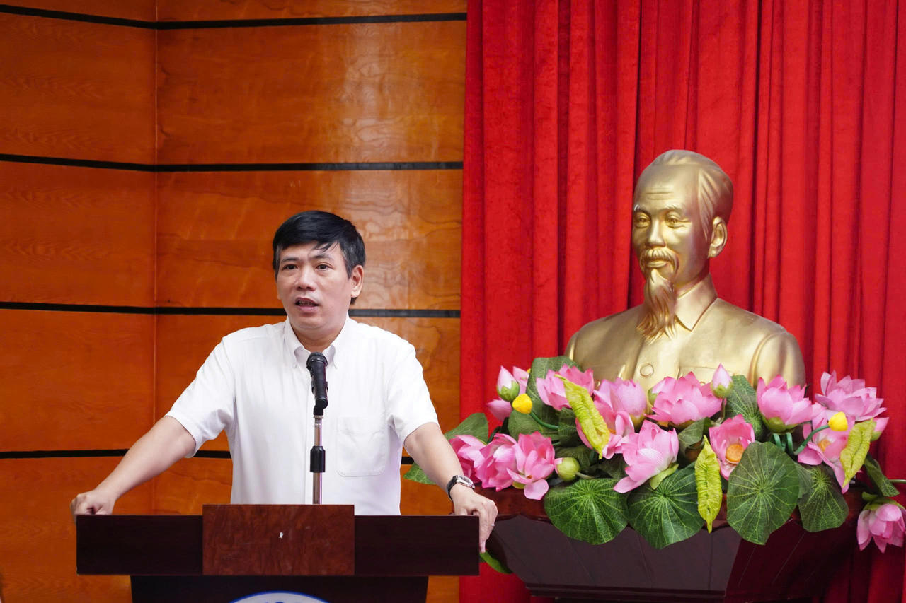 TS. Hoàng Xuân Châu, Phó Hiệu trưởng Trường Đại học Luật Hà Nội phát biểu khai mạc Hội thảo.
