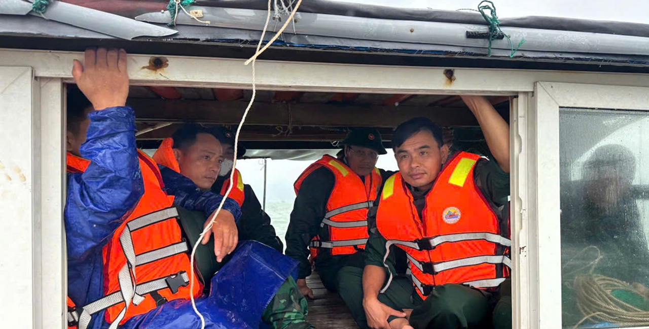 Chìm tàu cá trên vùng biển Hà Tĩnh, 1 ngư dân tử vong, 1 người mất tích