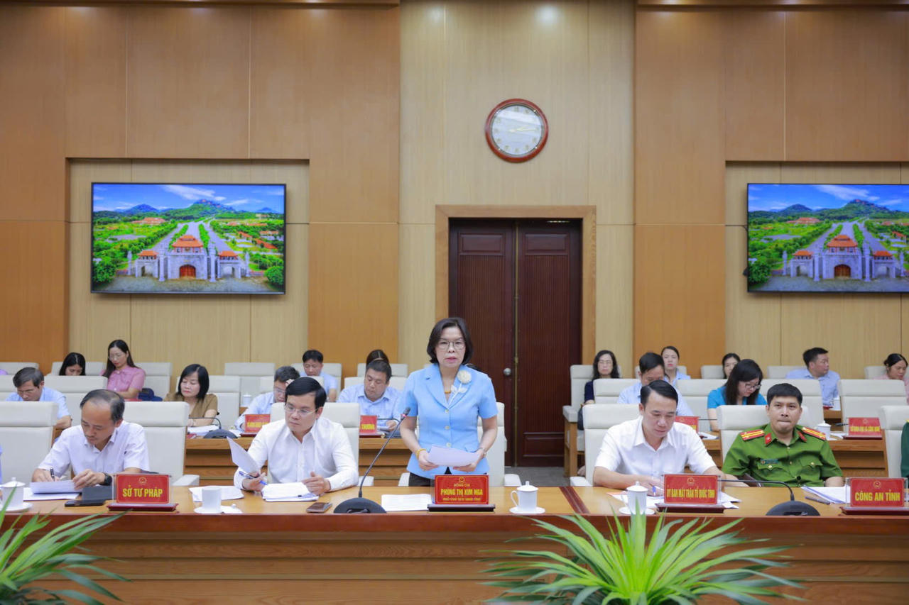 Phó Chủ tịch tỉnh Phú Thọ Phùng Thị Kim Nga phát biểu tại buổi làm việc. Ảnh: Ngọc Phúc 