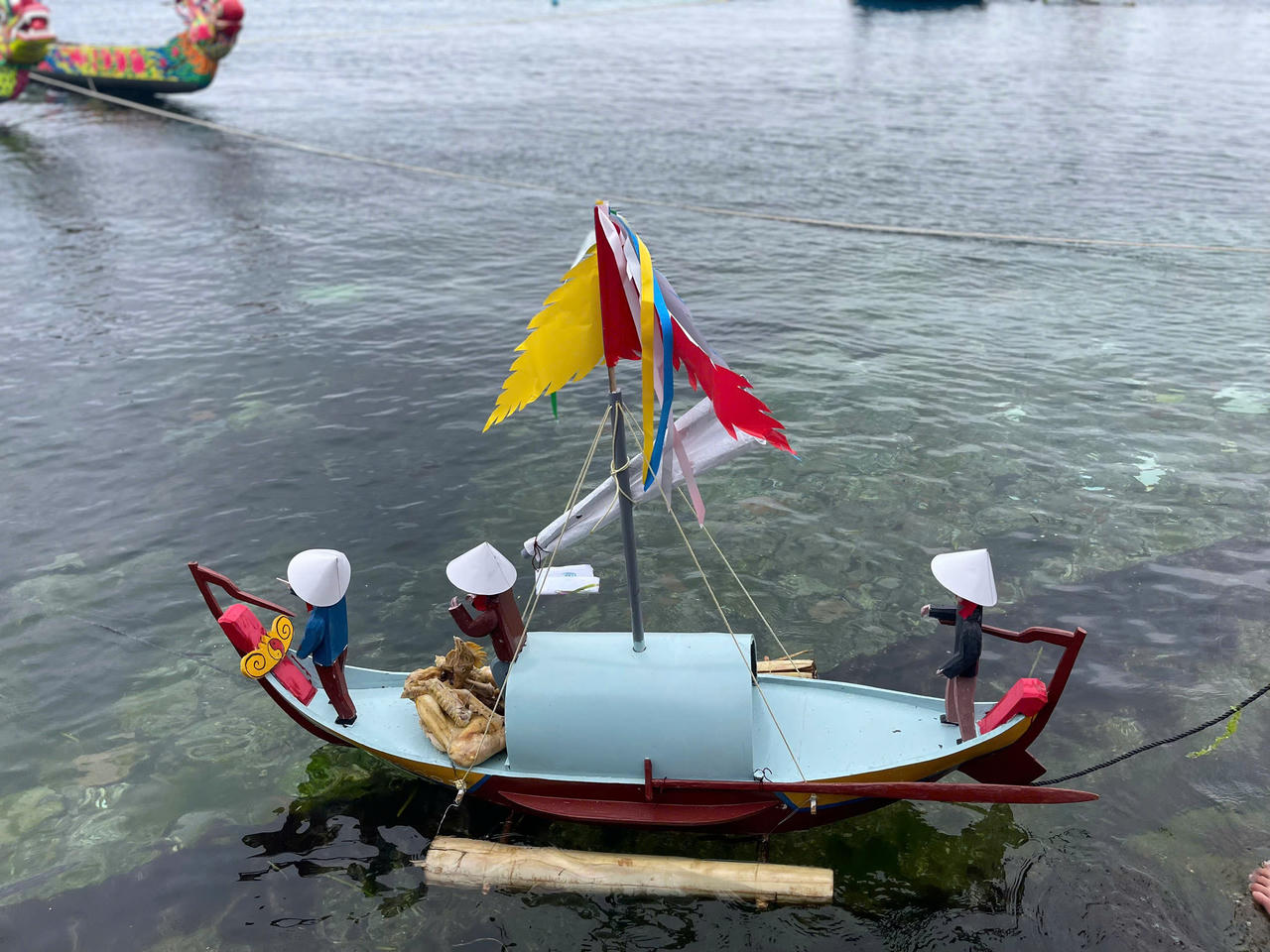 Nghi thức Lễ Khao lề thế lính Hoàng Sa là nghi lễ tri ân và tín ngưỡng dân gian đặc sắc của cư dân đặc khu Lý Sơn, tỉnh Quảng Ngãi (ảnh Vân Anh)