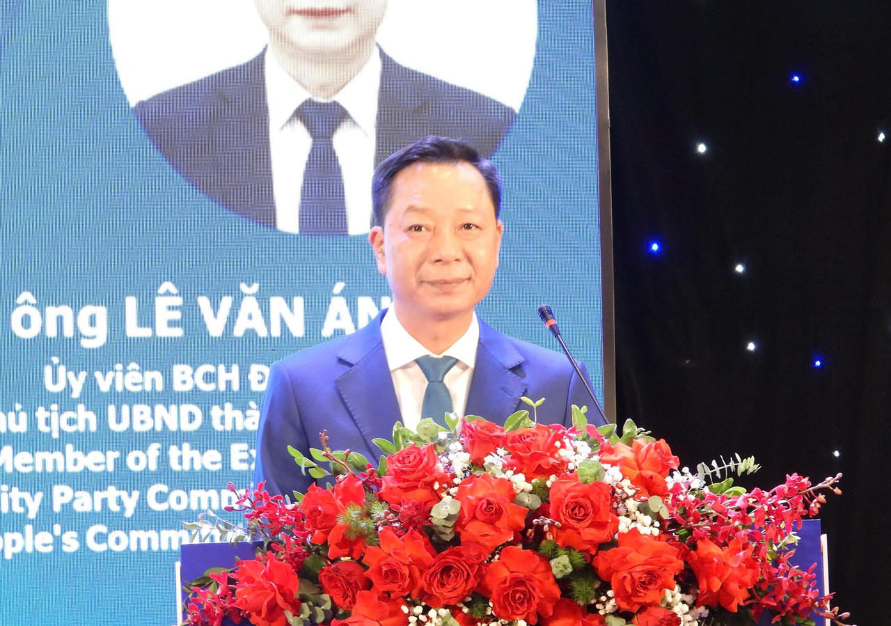 Ông Lê Văn Ánh – Phó Chủ tịch UBND TP Quảng Ninh phát biểu tại hội nghị. (Ảnh: Công Hoan)
