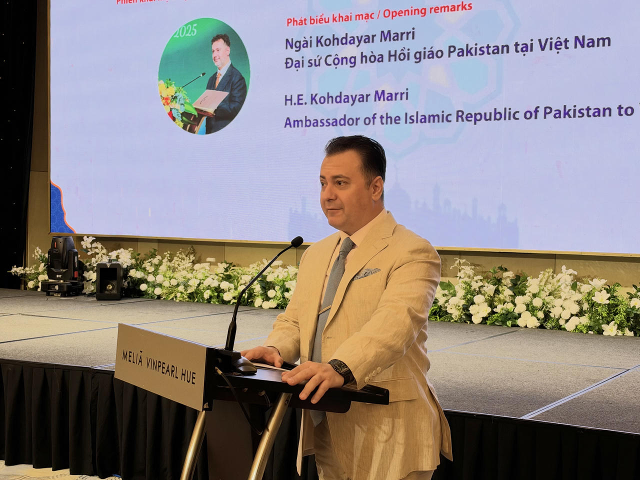 Ngài Kohdayar Marri, Đại sứ Đặc mệnh toàn quyền Cộng hòa Hồi giáo Pakistan tại Việt Nam phát biểu. (Ảnh: Q.N)