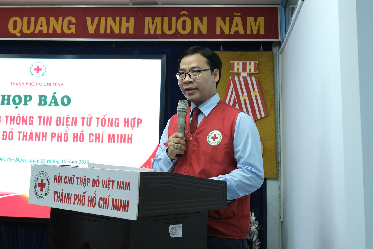 Ông Nguyễn Minh Nhựt - Chủ tịch Hội Chữ thập đỏ TP HCM phát biểu. Ảnh: TU