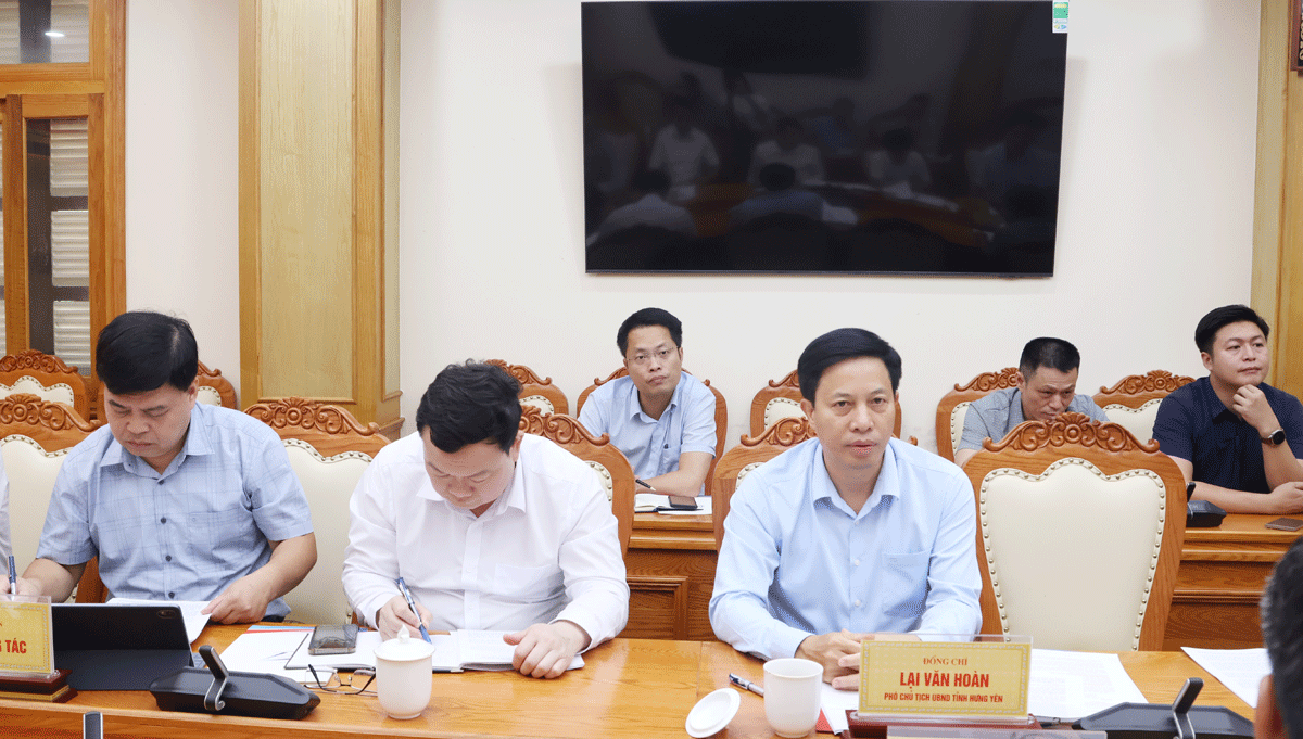 Phó Chủ tịch UBND tỉnh Hưng Yên Lại Văn Hoàn tại cuộc họp. (Ảnh NH)