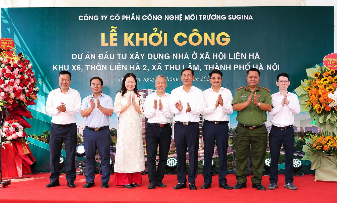 Đại diện lãnh đạo địa phương, chủ đầu tư và các đơn vị liên quan chụp ảnh lưu niệm tại buổi lễ. (Ảnh trong bài: ĐVCC)