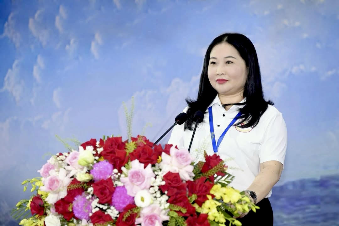 Phó Chủ tịch UBND tỉnh Lào Cai Vũ Thị Hiền Hạnh phát biểu khai mạc (Ảnh: Trường Hải).