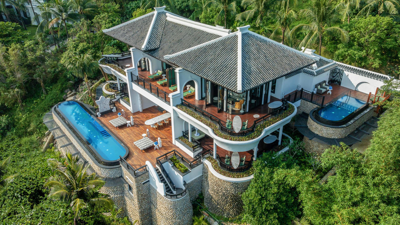 InterContinental Danang Sun Peninsula Resort đứng đầu danh sách 15 khu nghỉ dưỡng tốt nhất châu Á trong giải thưởng Readers’ Choice Awards của Condé Nast Traveler.