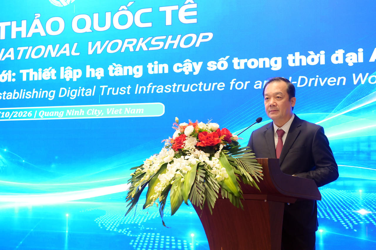 Thứ trưởng Bộ Khoa học và Công nghệ Phạm Đức Long phát biểu khai mạc Hội thảo.