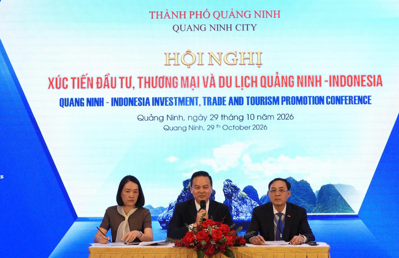 Phiên hỏi đáp giữa đại diện các cơ quan và doanh nghiệp hai bên. (Ảnh: Công Hoan)