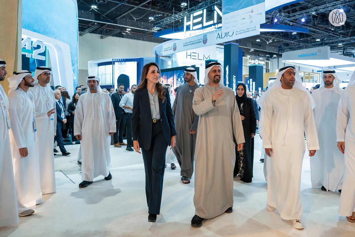 Đại biểu tham quan khu triển lãm Abu Dhabi Future Health Summit 2026. Ảnh: Abu Dhabi Media Office