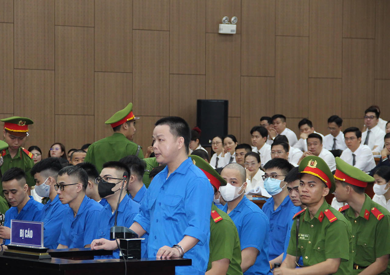 Bị cáo Lê Khắc Ngọ (Mr Hunter) đang trình bày trước Hội đồng xét xử sơ thẩm