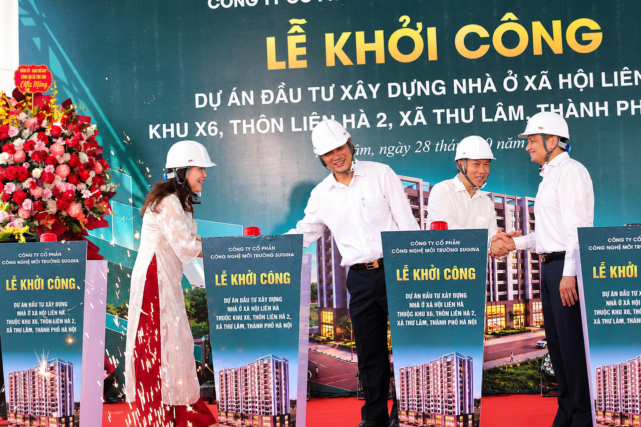 Các đại biểu thực hiện nghi thức khởi công Dự án Nhà ở xã hội Liên Hà.