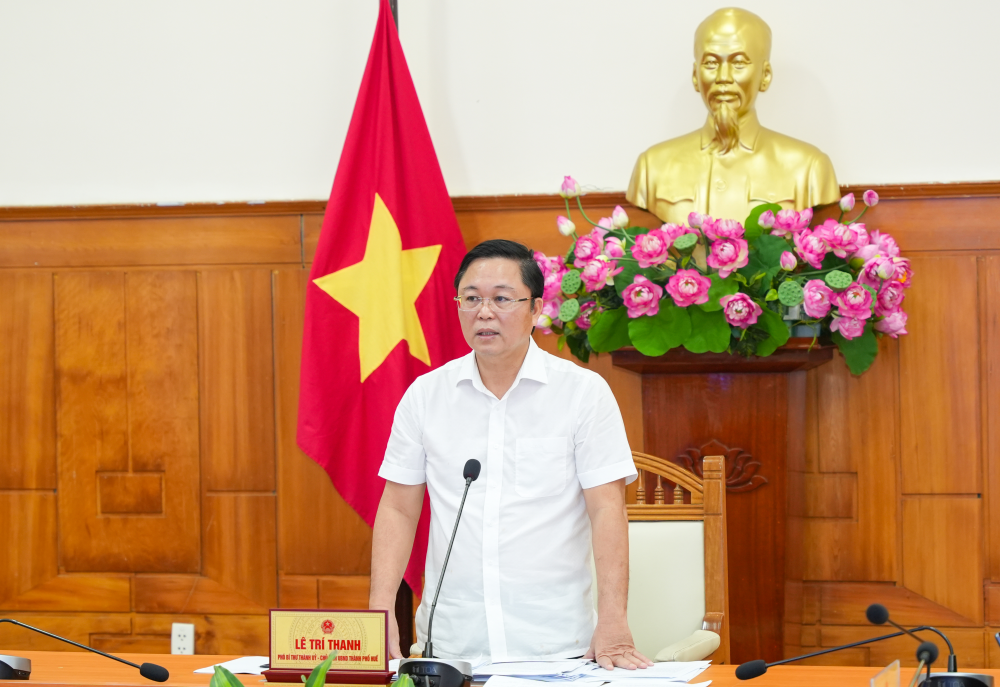 Chủ tịch UBND thành phố Huế Lê Trí Thanh phát biểu kết luận tại cuộc họp. (Ảnh: UBND TP Huế)