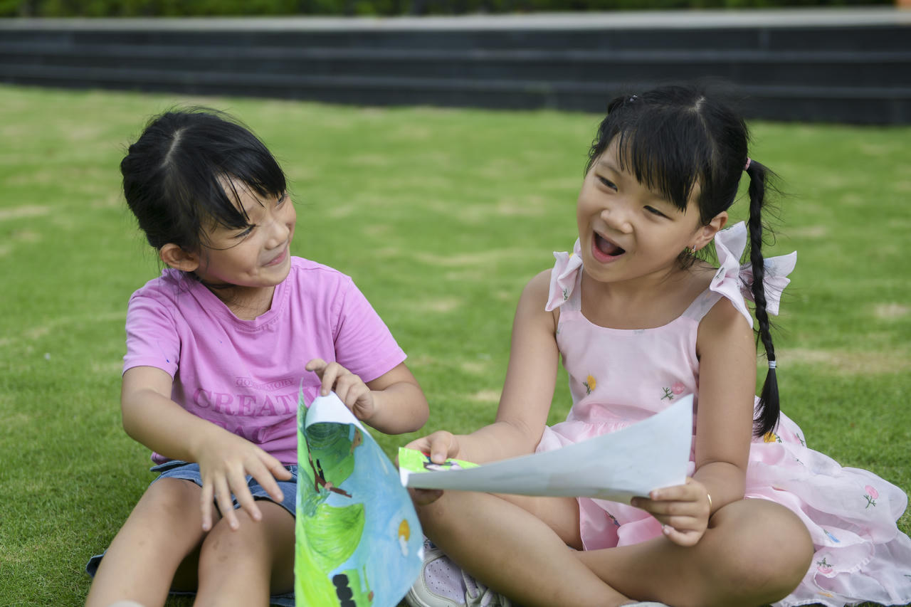 Thời đại số đặt ra những yêu cầu mới trong việc chăm sóc và bảo vệ trẻ em (Ảnh: Minh Anh).