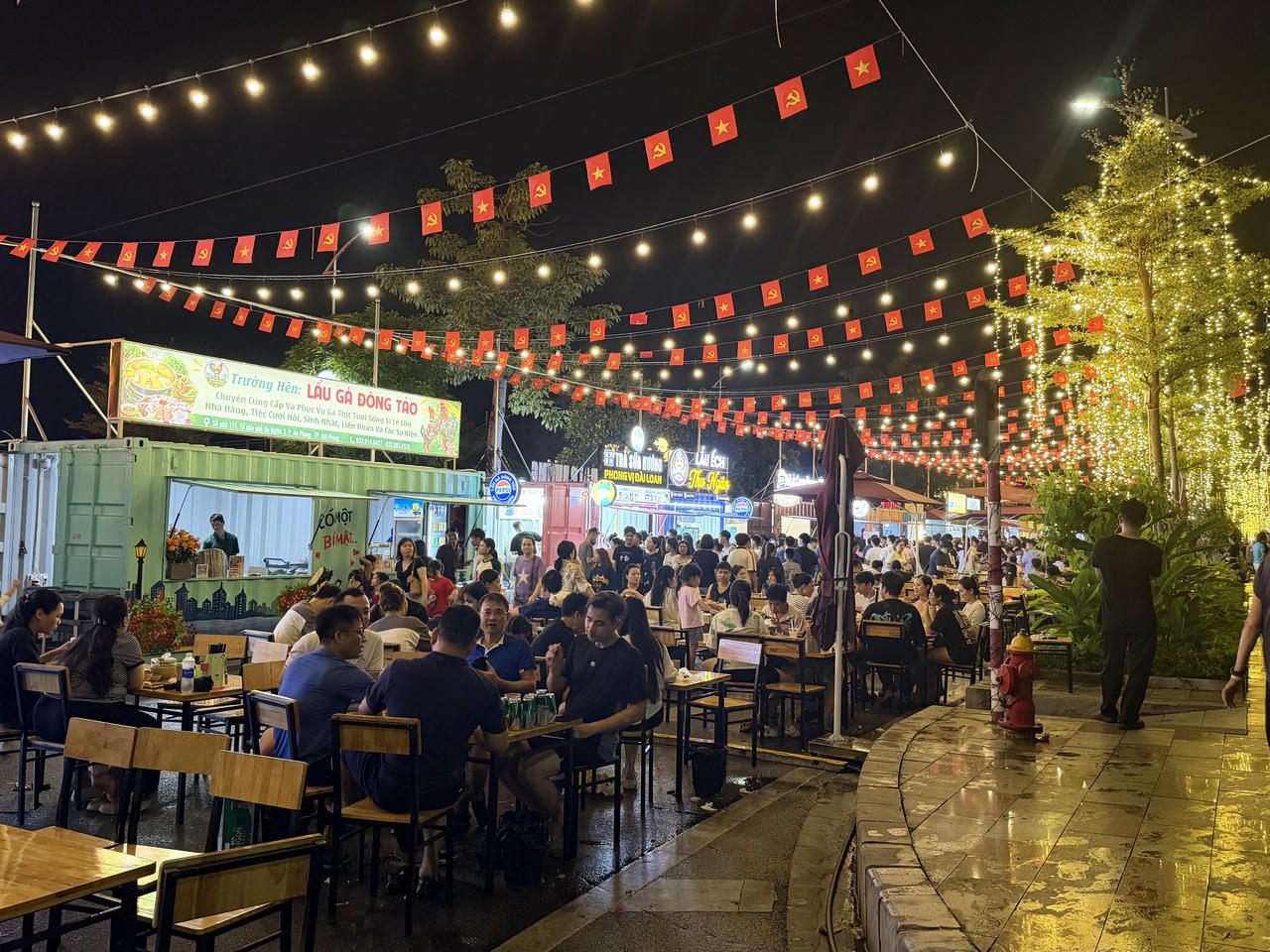 Tưng bừng khai trương Phố đêm Gia Viên